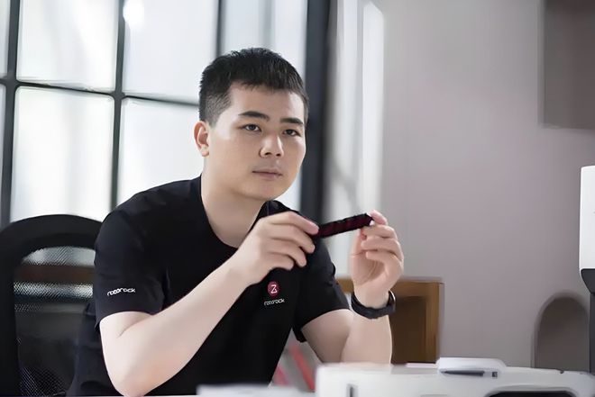 5亿！石头科技增收不增利爱游戏最新两天跌没11(图2)
